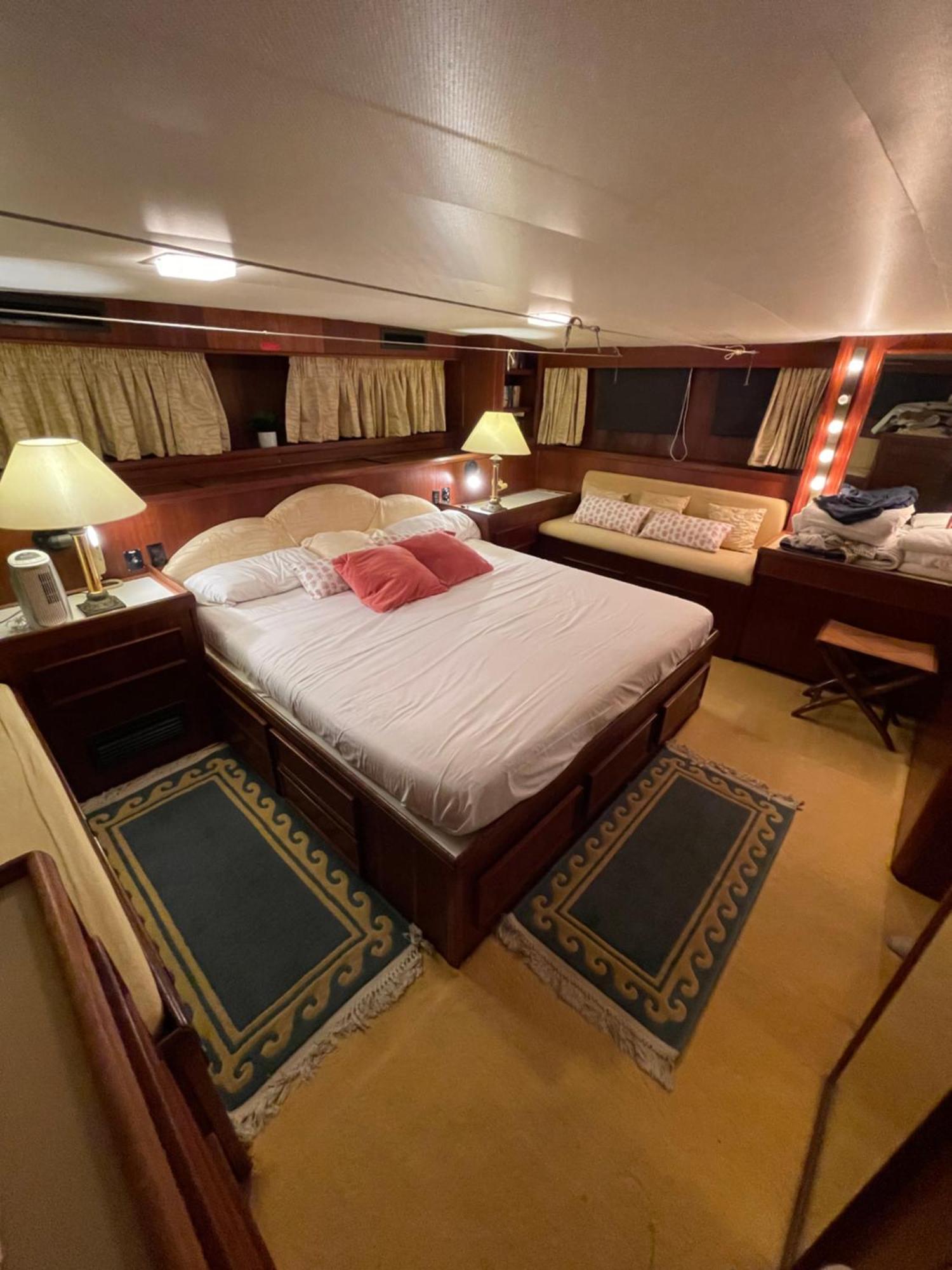 Hotel Yacht Our Alissa Sant Adrià de Besòs Exteriör bild